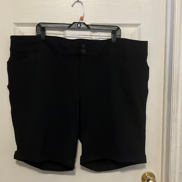Comfy, stretchy plus size black shorts by Torrid! - Picture 1 of 3
